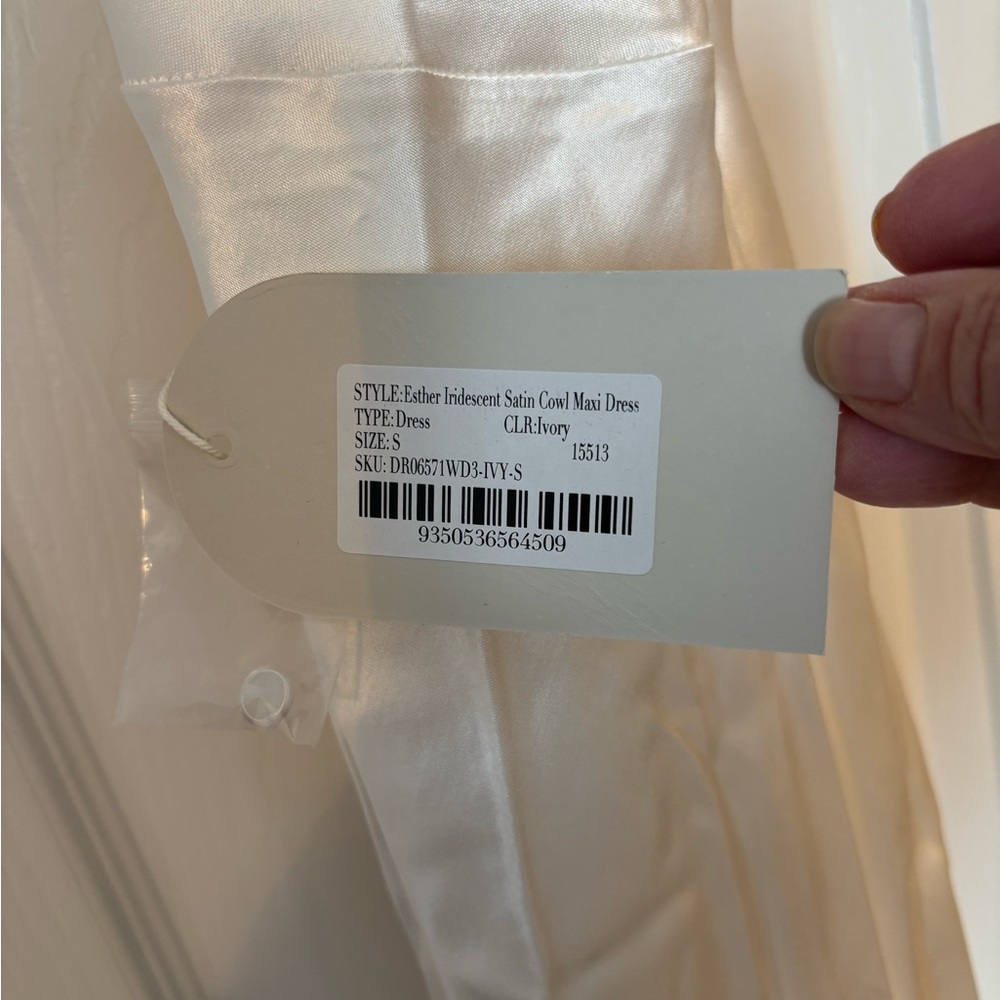 Elegant White Meshki Halter Neck Dress - Picture 3 of 6